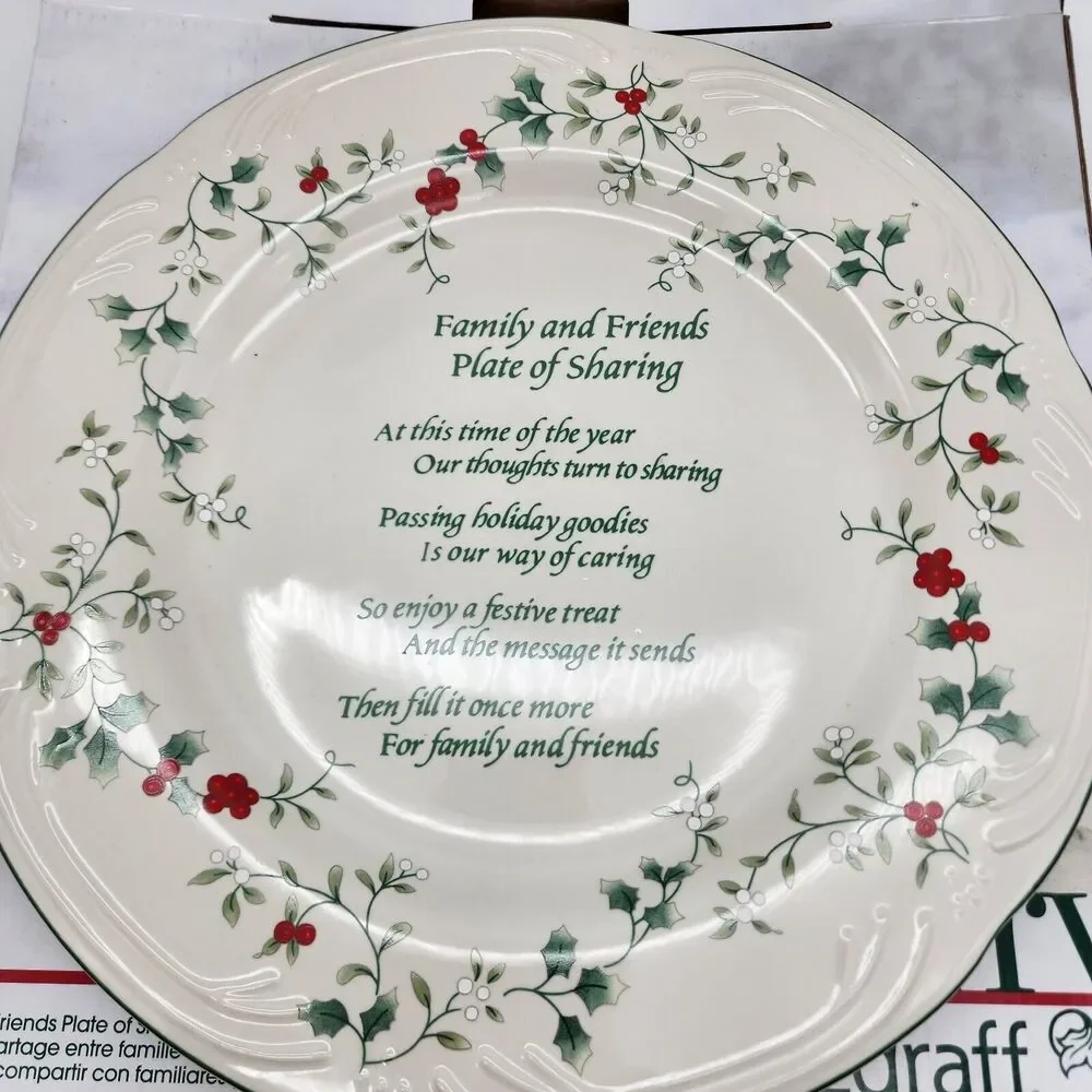 Pfaltzgraff Holly Platter Plate Winterberry Family and Friends of Sharing 12 in